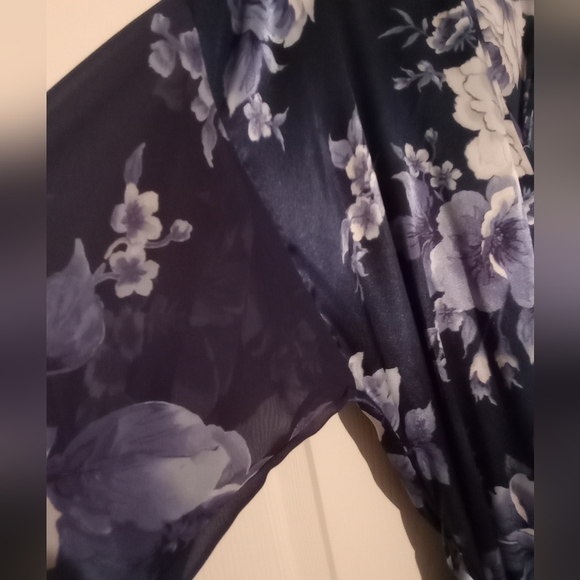 Blue floral nightgown and robe & leopard robe - Picture 3 of 13